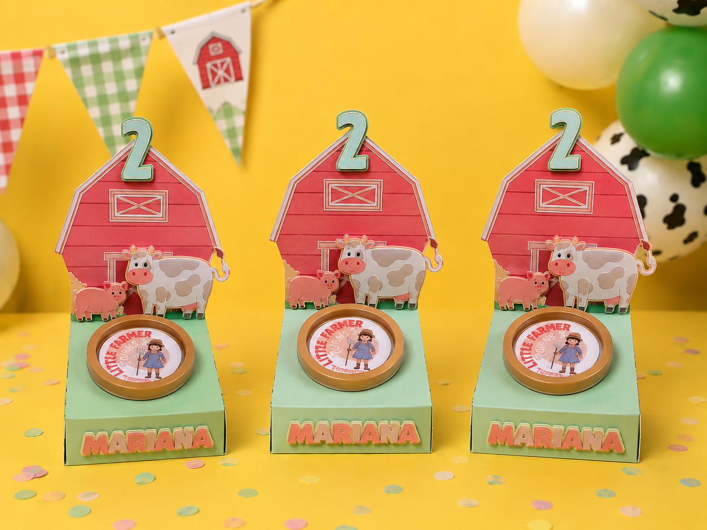Cajitas de party favors personalizadas para una fiesta temática de granja de Mariana
